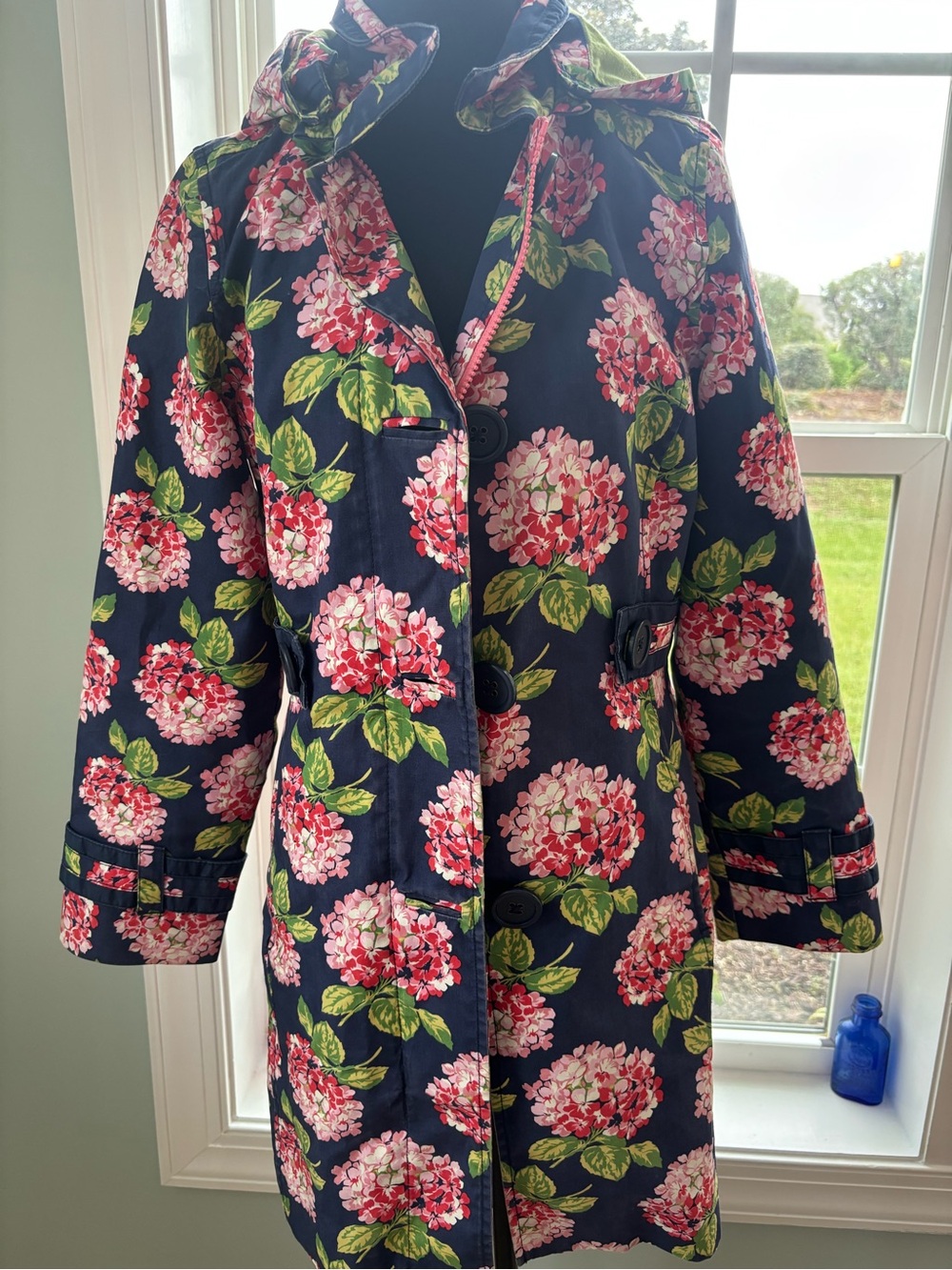 Boden Hydrangea rain jacket with hood - Picture 8 of 10